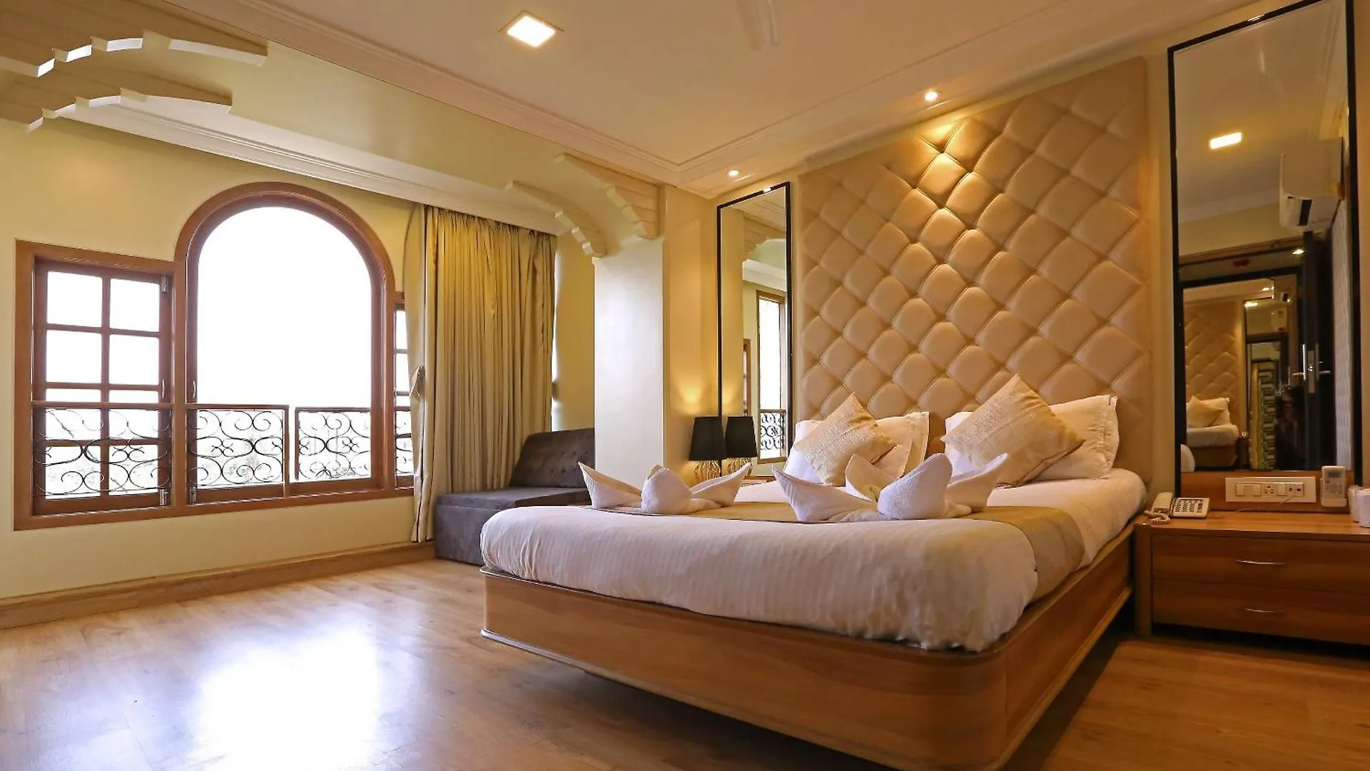 Hotel Calabash Luxury Villa Near Delhi Airport 뉴델리